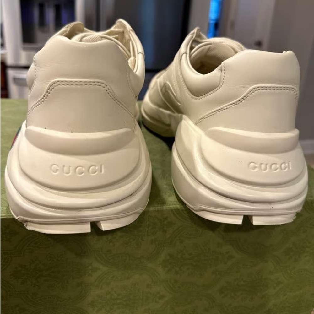 Gucci womens White Sneakers - Picture 4 of 4